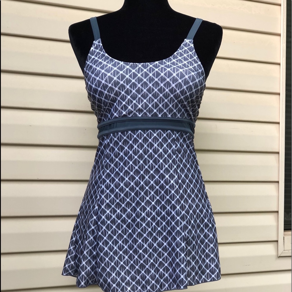 Swim top. NWOT. Sz Sm